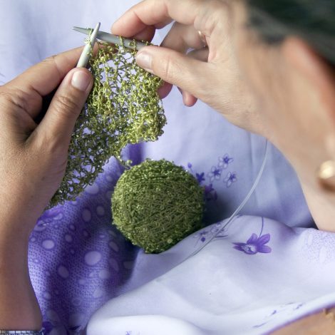 women knitting